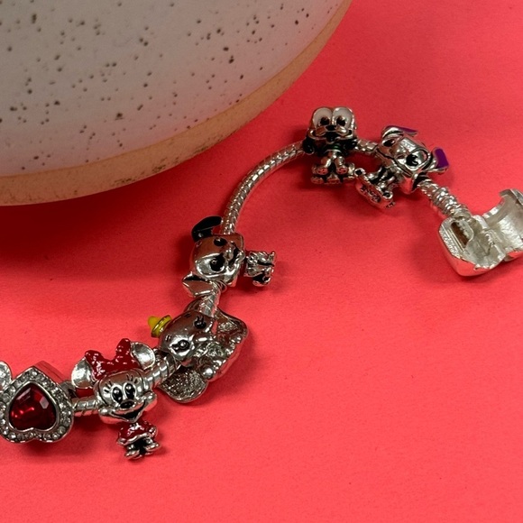 Mickey and Friends Charm bracelet - Picture 2 of 11